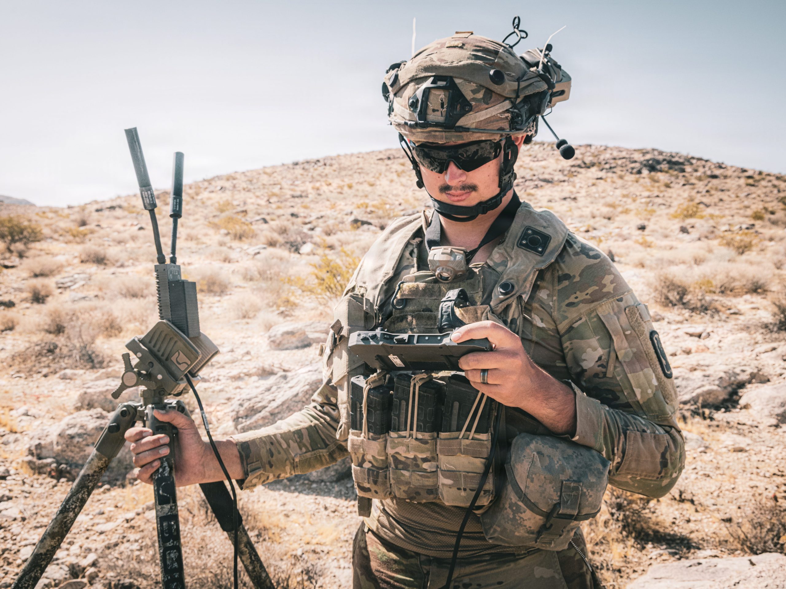 these-smartphones-on-soldiers’-chests-are-becoming-an-important-tool-in-the-us-army’s-plans-for-a-high-tech-fight