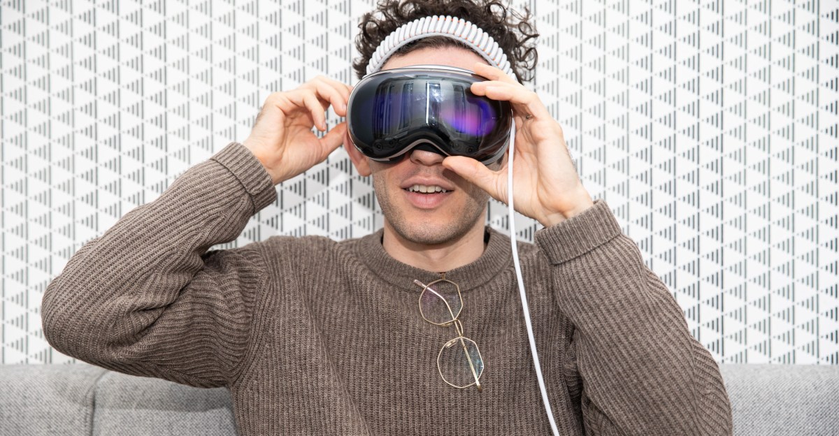 apple-is-laying-off-staffers-working-on-the-vision-pro-and-siri