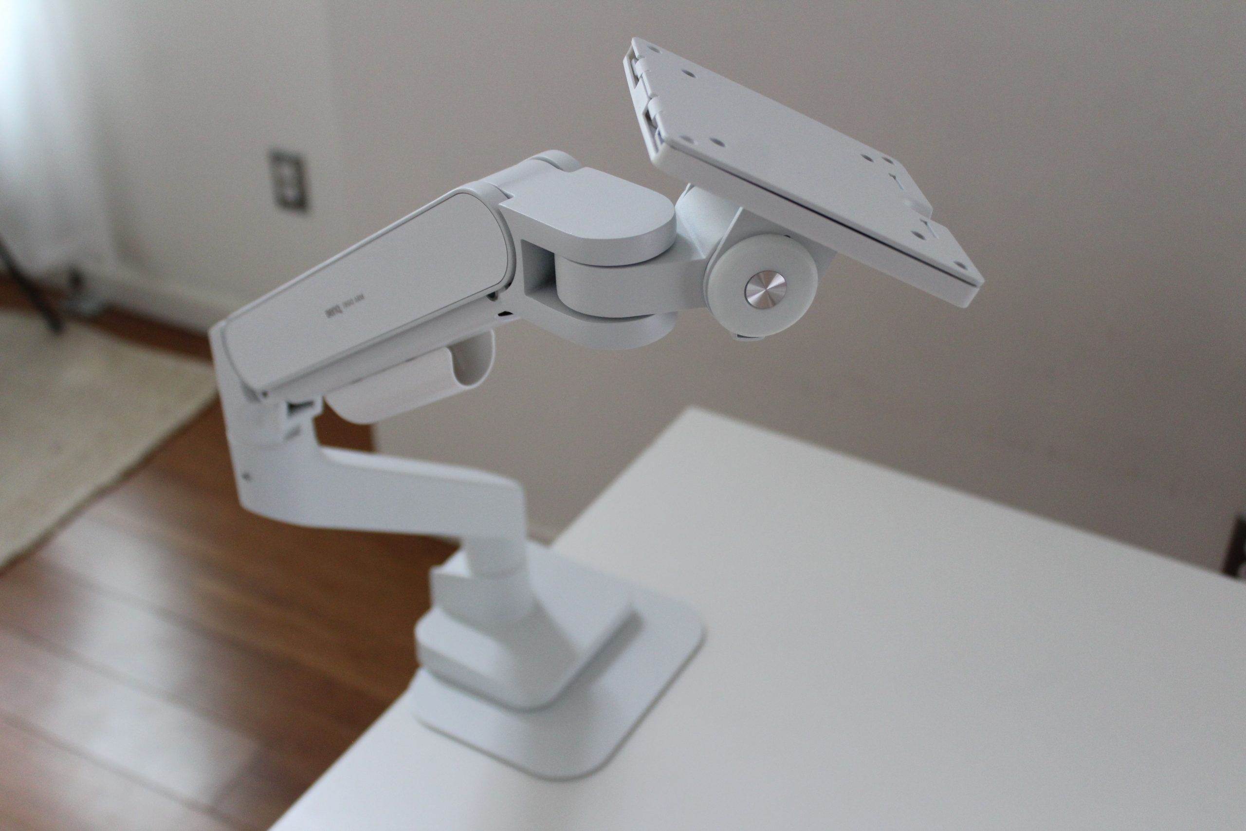 the-4-best-monitor-arms-to-clear-up-your-desk-space-(2026)