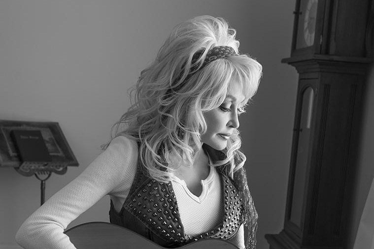 dolly-parton-says-she’s-exploring-‘avatar-performances’