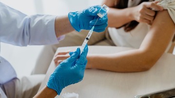 vaksin-ini-bisa-turunkan-risiko-melanoma,-potensi-terapi-baru-kanker?