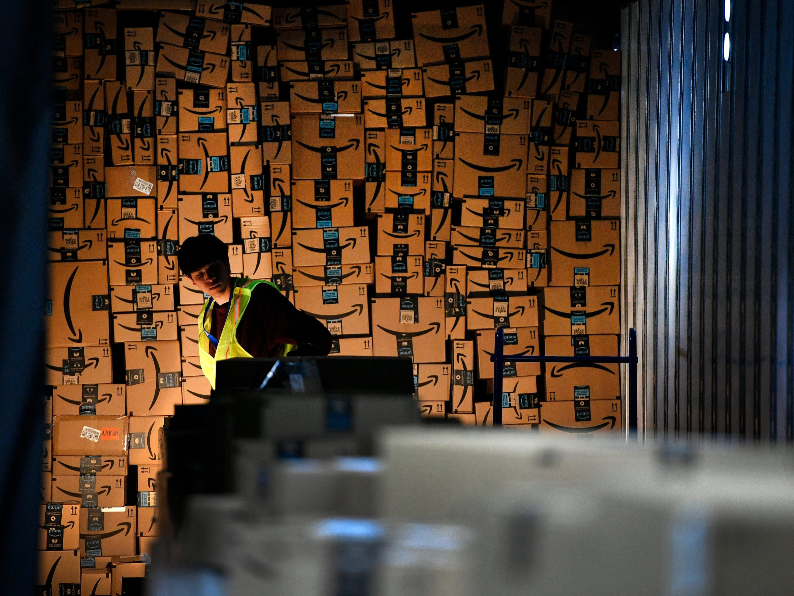 amazon-plots-a-new-‘tetromino’-warehouse-where-robots-tackle-work-that’s-notoriously-hard-to-automate