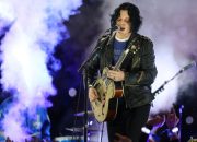 watch-jack-white-cover-‘jolene’-in-london-hours-after-dolly-parton’s-death:-‘instant-sainthood’
