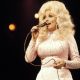 the-internet-mourns-dolly-parton,-country-music’s-brightest-light