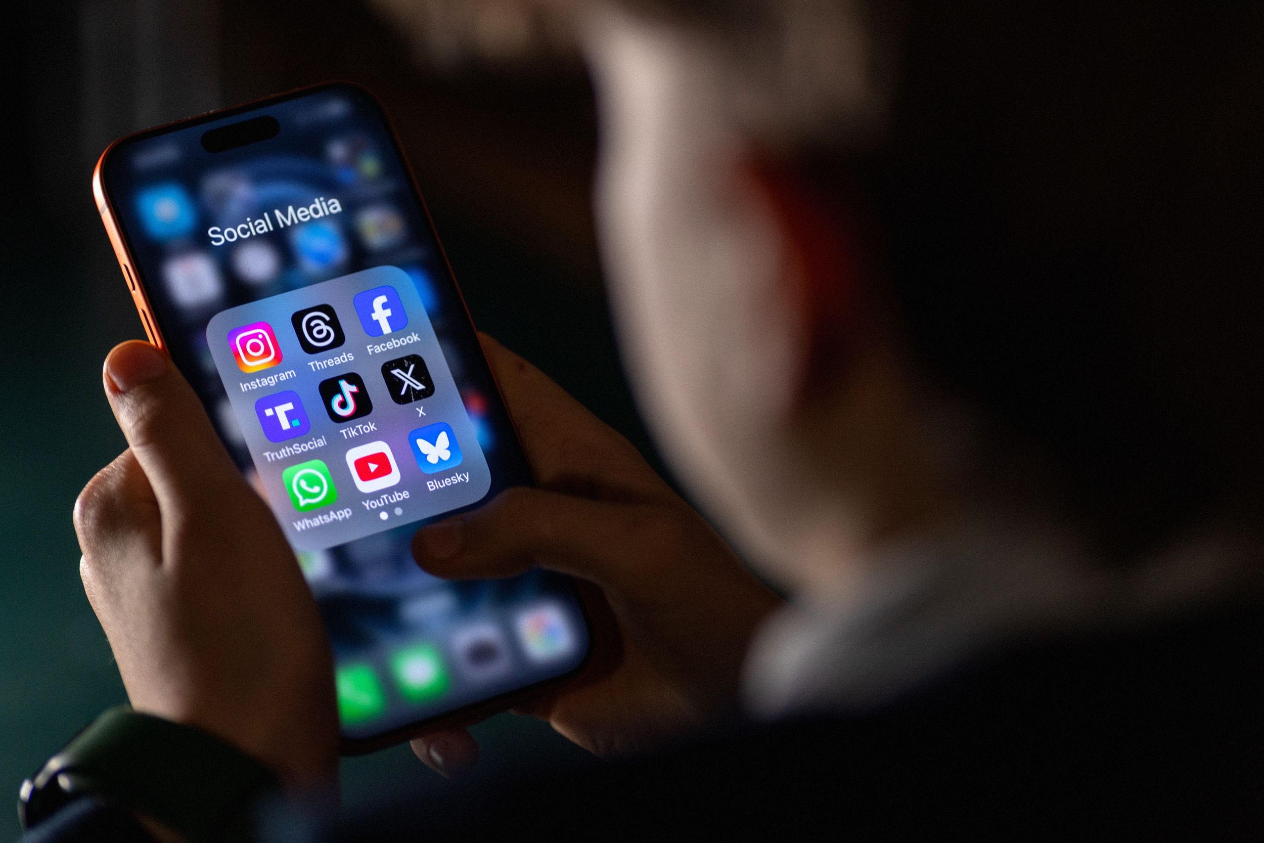 the-meta-settlement-will-put-limits-on-instagram-for-teens.-they’re-still-vulnerable
