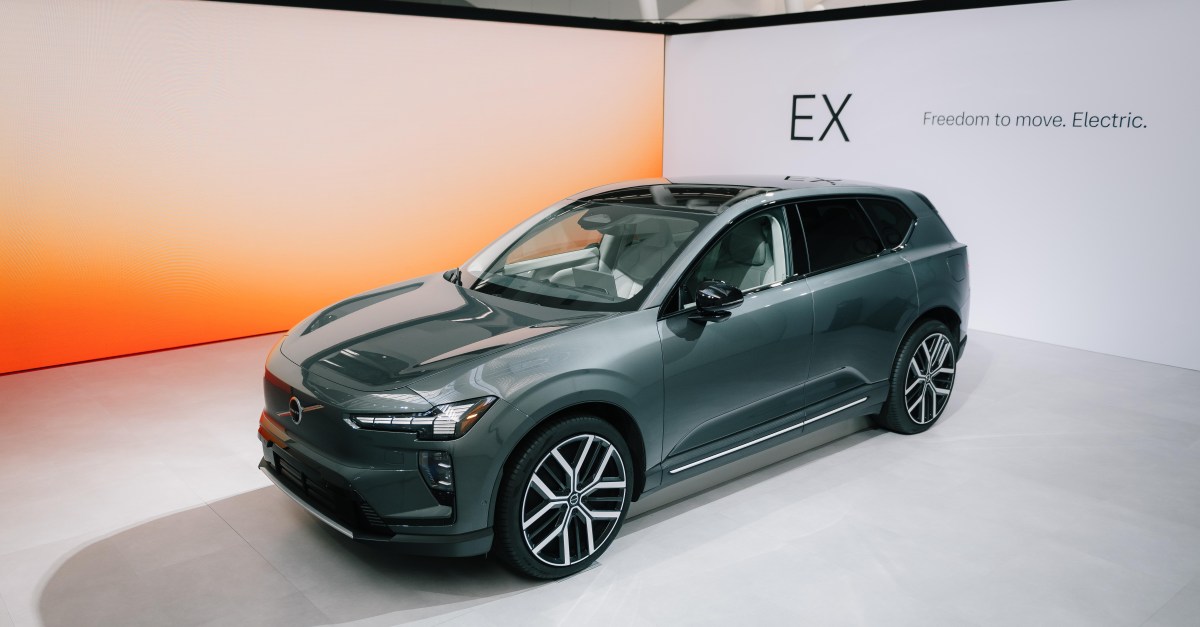 volvo’s-cars-will-warn-one-another-about-hazards-in-the-road