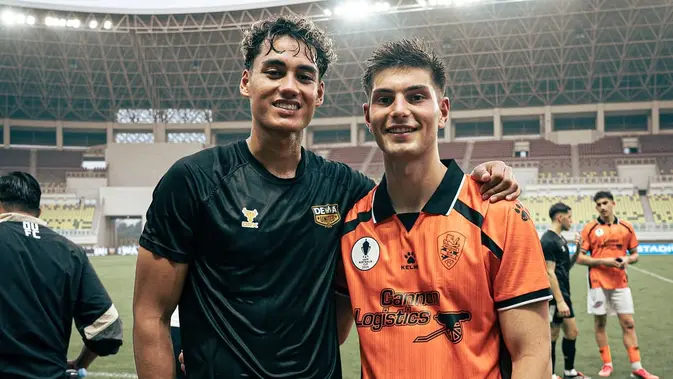 rafael-struick-bersinar-dan-cetak-gol-kilat,-dewa-united-hajar-brisbane-roar-4-0