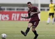pengalaman-luar-biasa-aaron-evans-di-liga-indonesia:-permain-diperlakukan-sangat-baik!