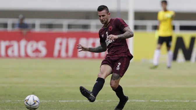 pengalaman-luar-biasa-aaron-evans-di-liga-indonesia:-permain-diperlakukan-sangat-baik!