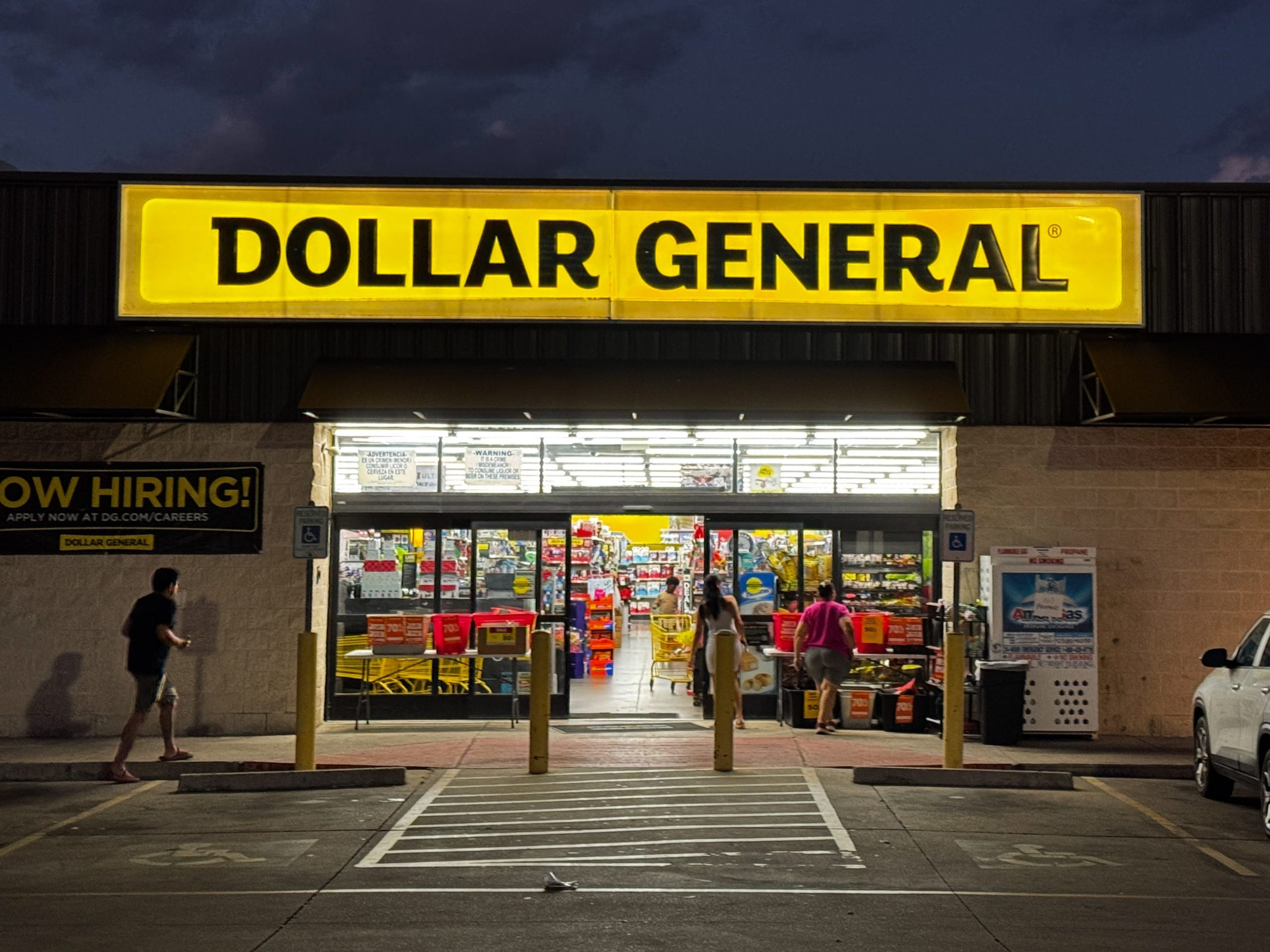 dollar-general-is-adding-more-$1-items.-it’s-stealing-a-page-from-supermarkets’-playbook