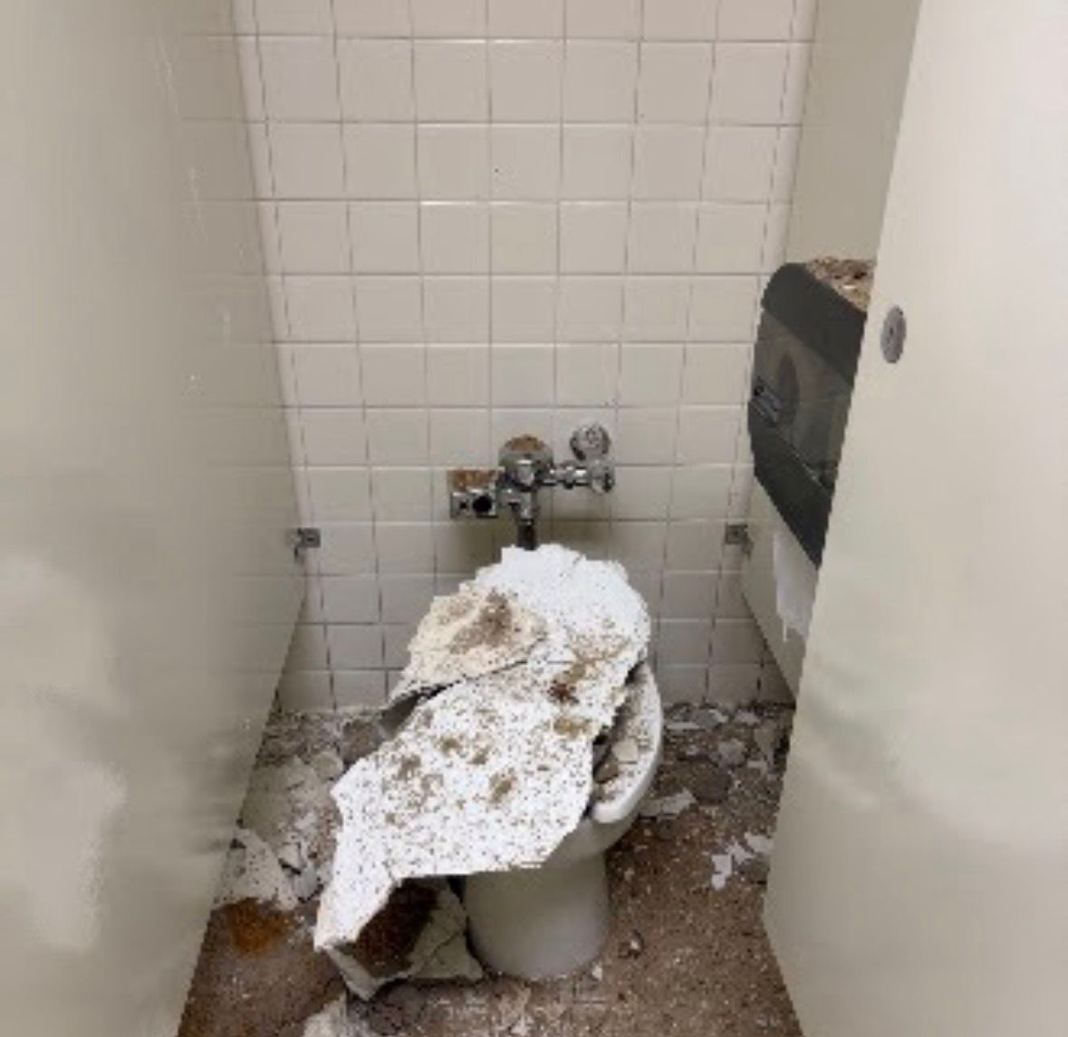 mice,-a-caved-in-ceiling,-and-cloudy-water:-the-gsa’s-new-office-is-falling-apart