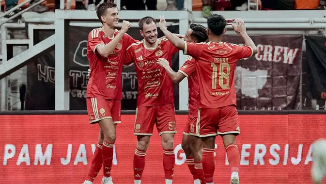 persija-hantam-brisbane-roar-4-0-dalam-uji-coba-dan-launching-tim,-meski-diboikot-the-jakmania