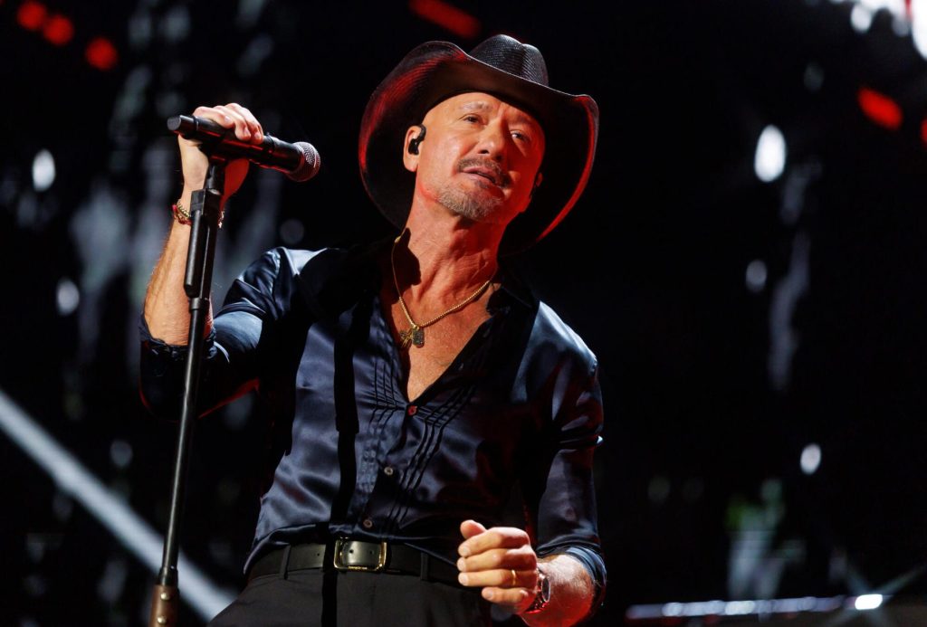 tim-mcgraw-pokes-fun-at-himself-after-onstage-fall-at-cincinnati concert