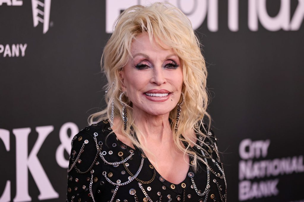 nashville-airport-to-be-renamed-for-dolly-parton,-tennessee-governor announces