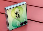 the-galaxy-z-flip-8-is-at-its-best-when-there’s-friction