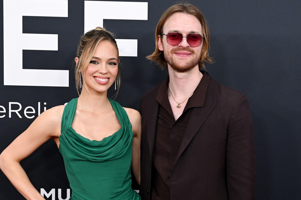 finneas-marries-claudia-sulewski-in-ceremony-officiated-by-billie eilish