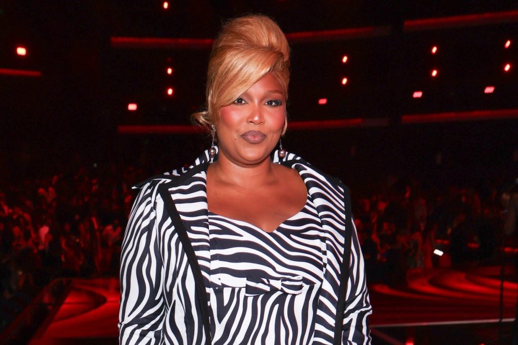 lizzo-speaks-out-after-judge-dismisses-harassment-&-discrimination-lawsuit:-‘the-truth-has-prevailed’