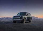 range-rover’s-new-ev-looks-just-like-a-regular-range-rover-—-that’s-refreshing