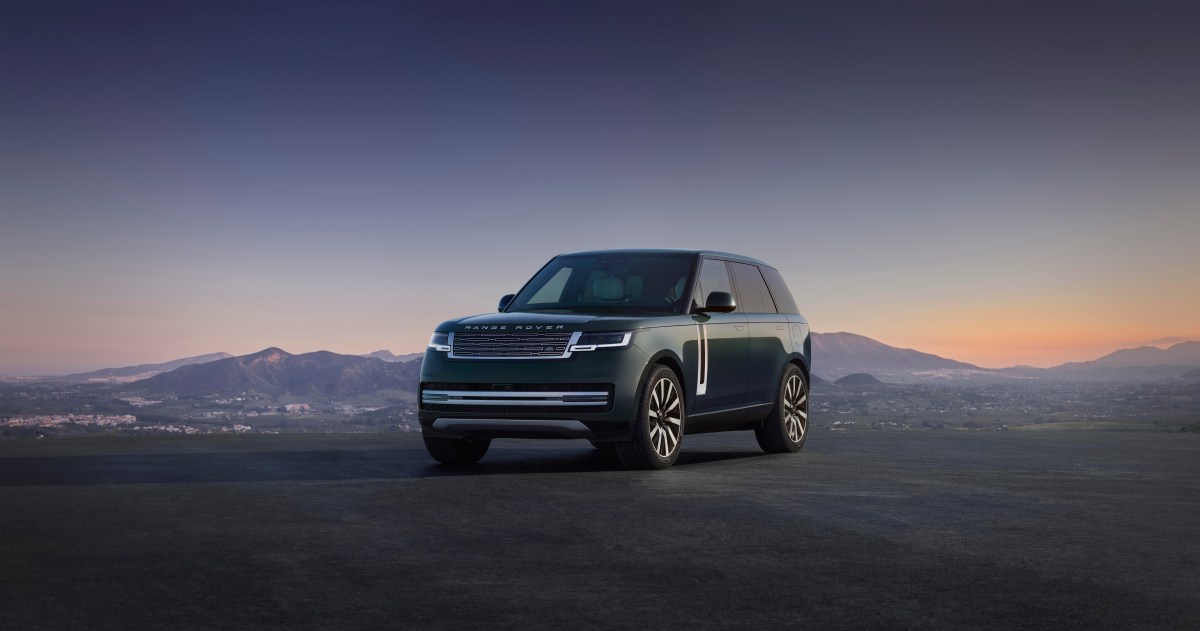 range-rover’s-new-ev-looks-just-like-a-regular-range-rover-—-that’s-refreshing