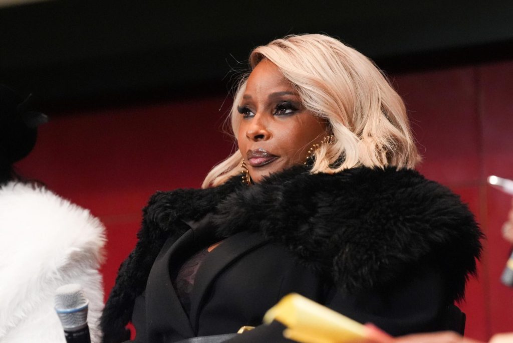 suno-pulls-controversial-mary-j.-blige-ad-in-which-she-calls-ai-music-generator-‘pretty dope’