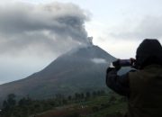 Gunung Sinabung Berstatus Siaga, Warga Masih Nekat Masuk Zona Merah