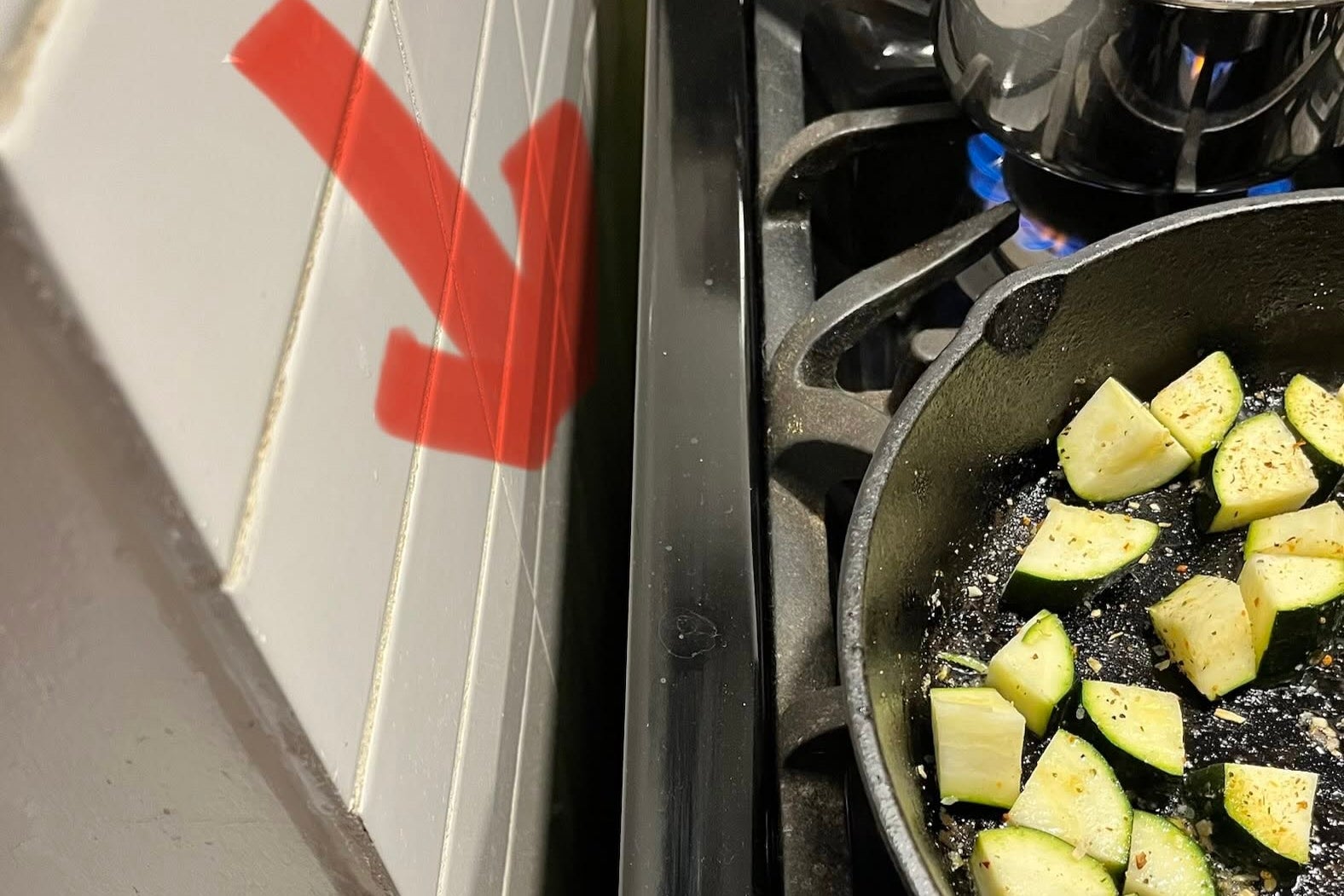 the-internet-has-officially-decided-what-happens-to-food-that-falls-behind-the-stove