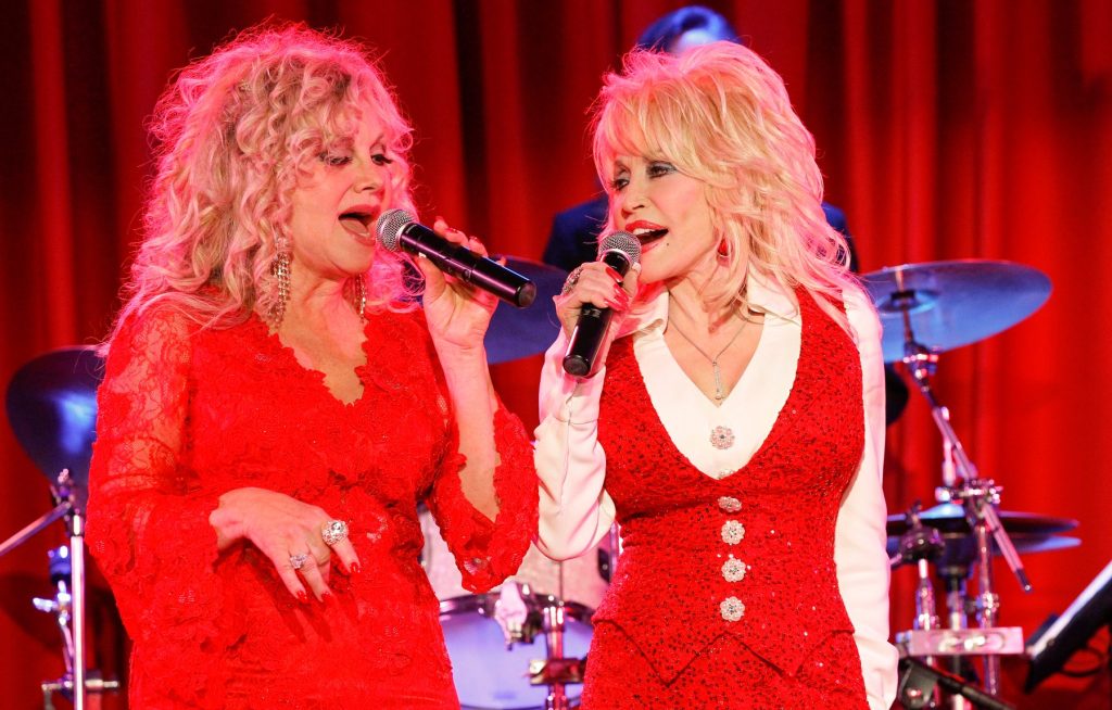 dolly-parton’s-sister-stella-calls-out-‘fake-ai-garbage’-&-‘snarky-tweets’-about-singer’s death