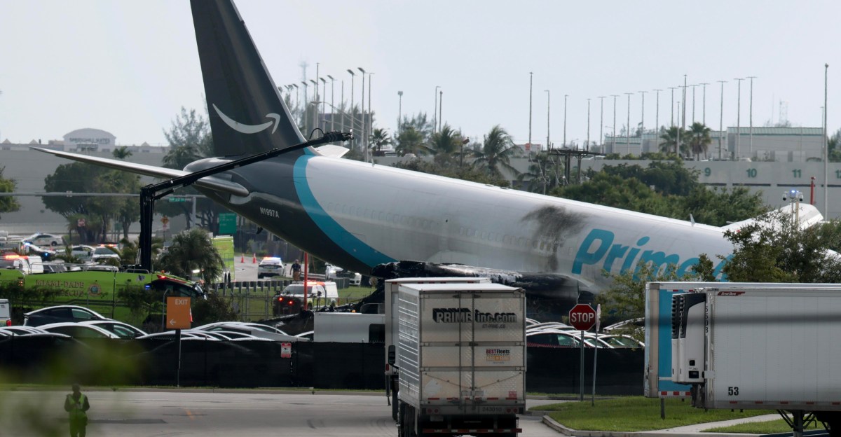 an-amazon-cargo-plane-crashed-at-miami-international-airport
