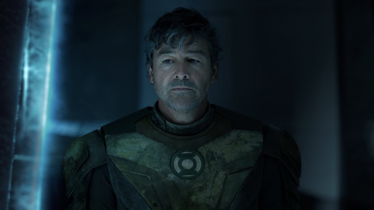lanterns-finally-reveals-its-manhunter-here-were-the-biggest-hints-at-the-truth.