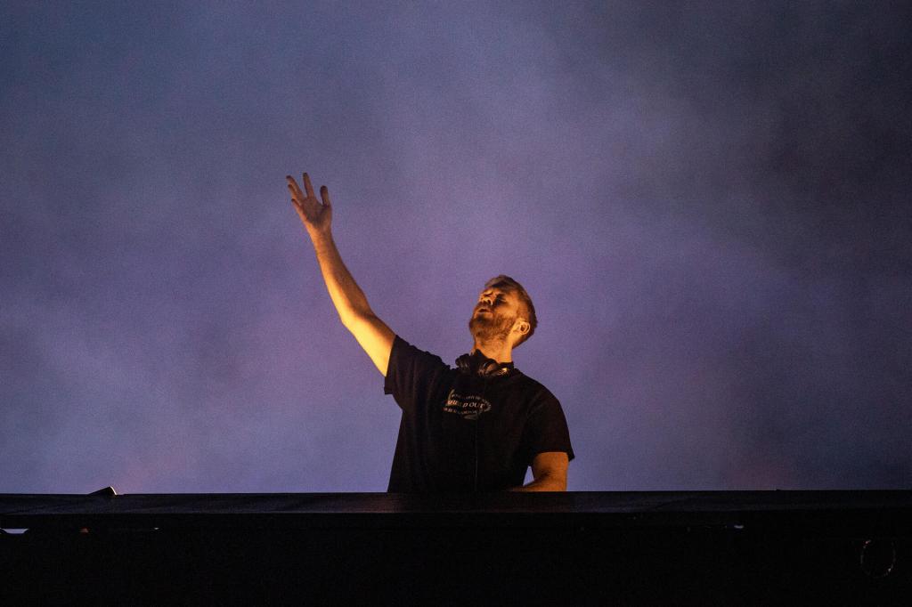 calvin-harris-sets-first-ever-headline-tour-of australia