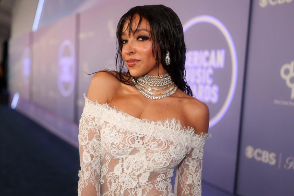 tinashe-has-one-rule-before-agreeing-to-be-an-opening-act:-here’s-why-harry-styles-made-the cut