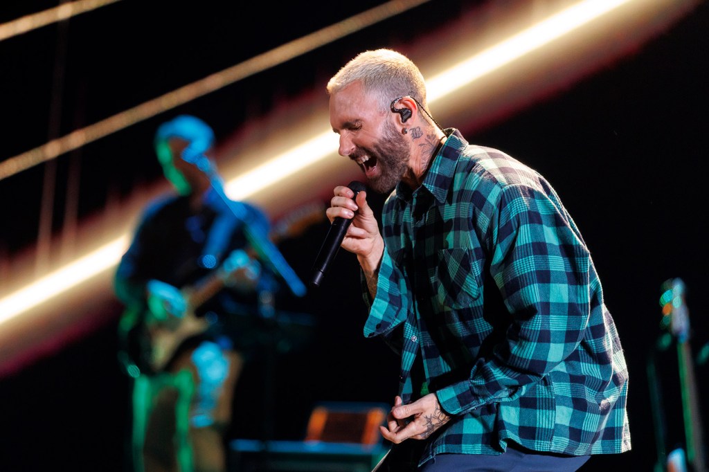 maroon-5-and-wiz-khalifa’s-‘payphone’-dials-up-1-billion-views-on youtube