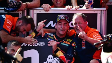 acosta-akhirnya-juara-seri-motogp,-podium-satu-lagi-sejak-gp-mandalika