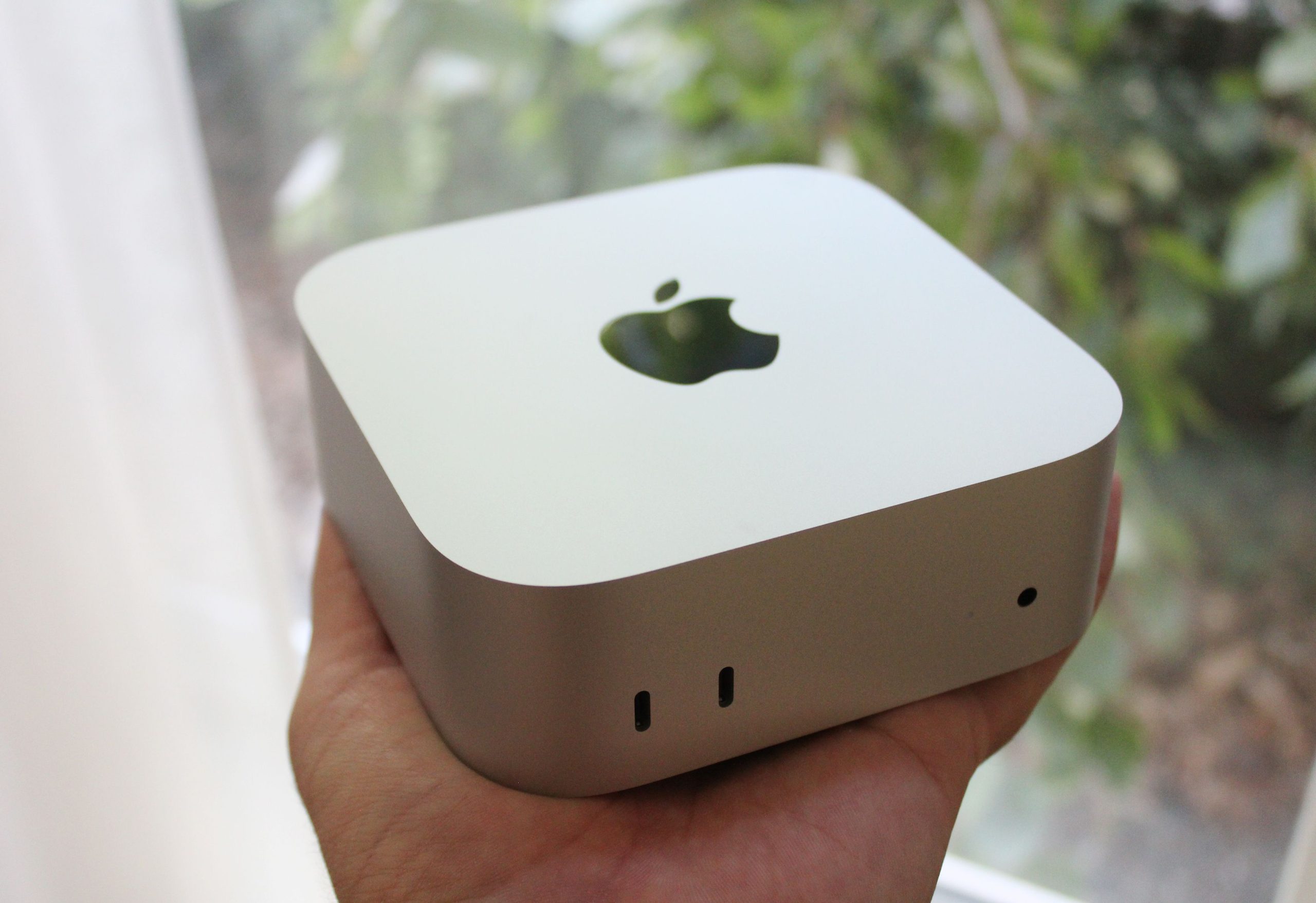 apple-mac-mini-(m6)-review:-for-the-ai-curious