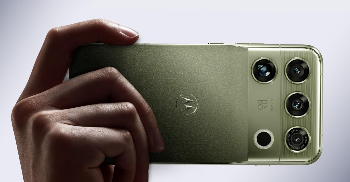 motorola’s-wild-looking-signature-27-runs-qualcomm’s-new-extreme-chipset