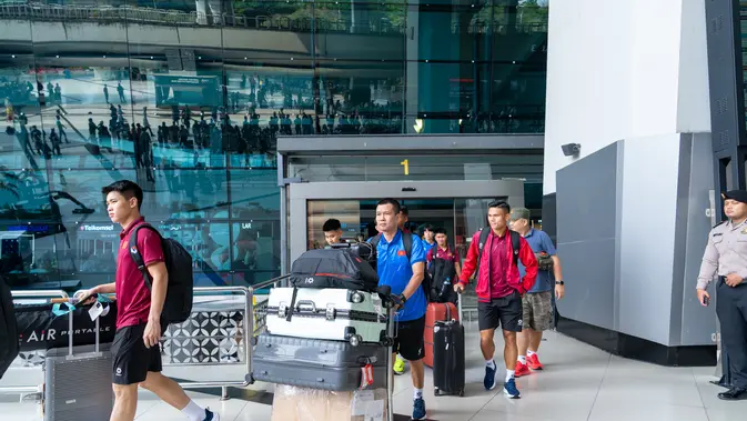 tiba-di-jakarta,-timnas-vietnam-langsung-tancap-gas-ke-bandung-jelang-fifa-asean-cup-2026