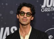joe-jonas-falls-between-two-boats-in-‘terrifying’-italy-accident:-‘i-just-need-to-call-my kids’