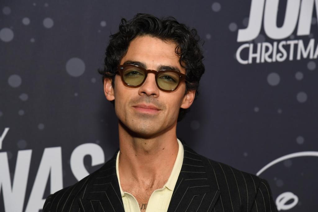 joe-jonas-falls-between-two-boats-in-‘terrifying’-italy-accident:-‘i-just-need-to-call-my kids’
