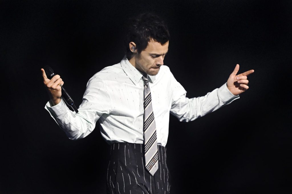 lenny-kravitz-gets-into-his-future-son-in-law-harry-styles’-‘adore-you’-at msg