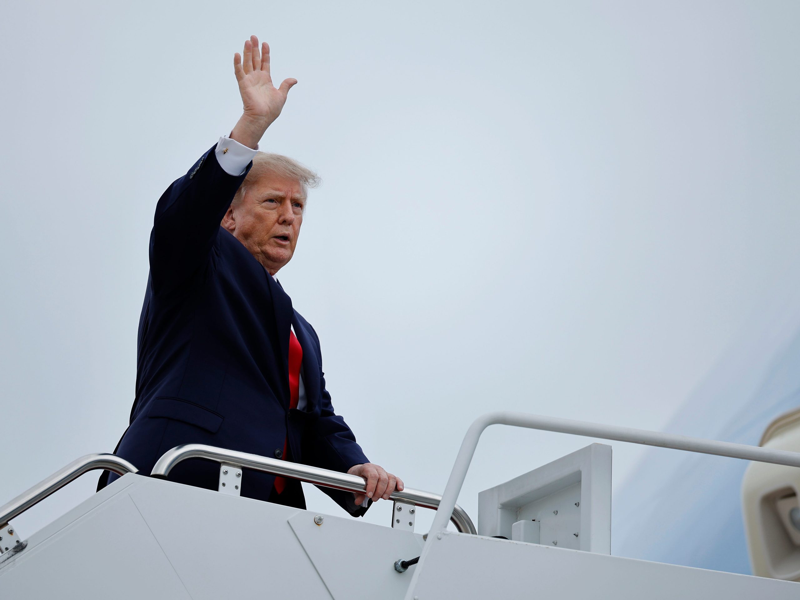 white-house-blocks-cnn-from-traveling-with-trump-on-air-force-one
