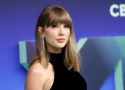 taylor-swift-receives-artist-director-honors-at-2026-mtv-vmas:-here’s-her speech