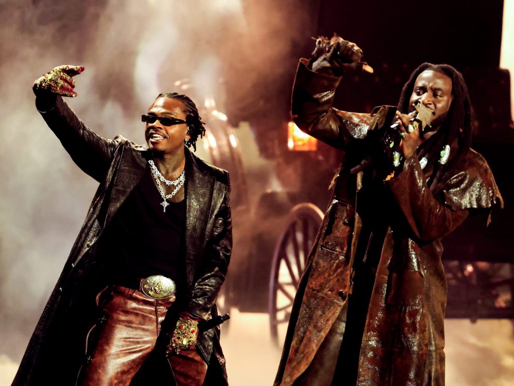 shaboozey-brings-a-cocktail-of-country,-hip-hop-to-vmas-with-‘cowgirl’-&-‘high-noon’-featuring gunna