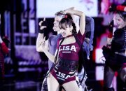 lisa-pays-tribute-to-thailand-with-high-octane-‘sawadika’-performance-at-vmas 2026