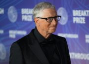 bill-gates-says-the-future-of-ai-will-happen-in-2-phases-and-lead-to-‘an-era-of-abundance’