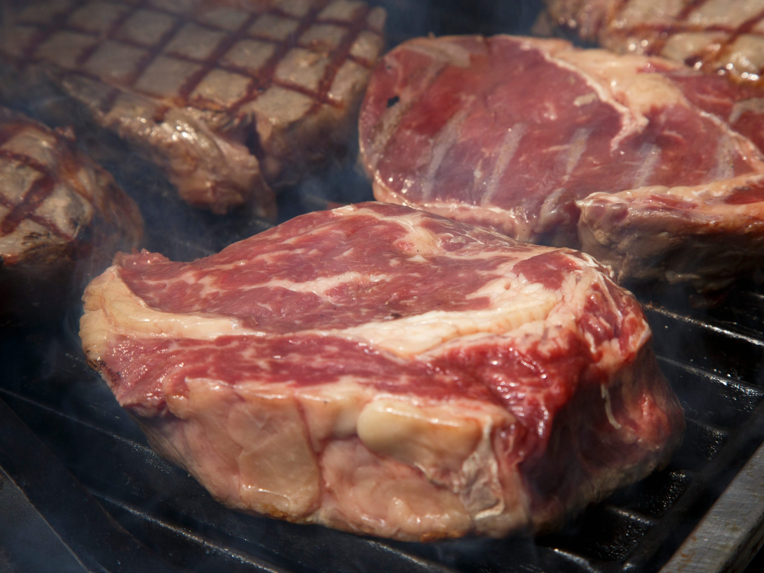 ai-companies-are-asking-their-employees-to-flag-ai-writing-—-and-one-wants-a-steak-emoji