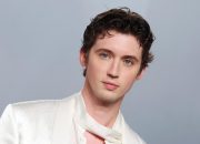troye-sivan-says-he’s-‘happiest’-in-the-‘orbit-of-a-woman’:-‘i’m-so-comfortable-in-that world’