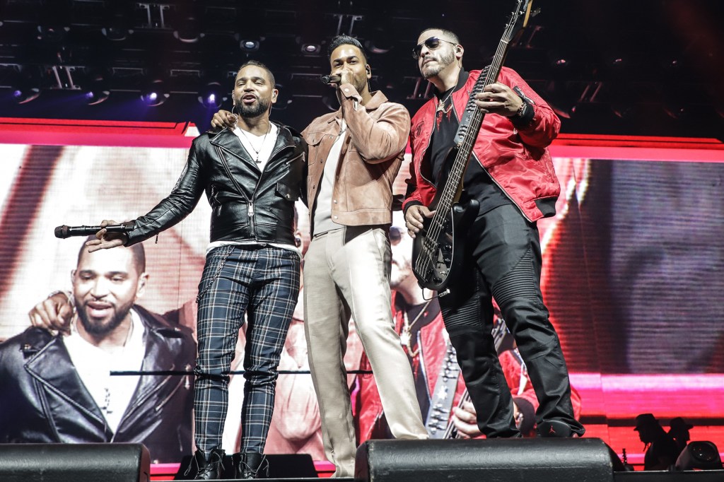 aventura-and-don-omar’s-‘ella-y-yo’-enters-youtube’s-billion-views club