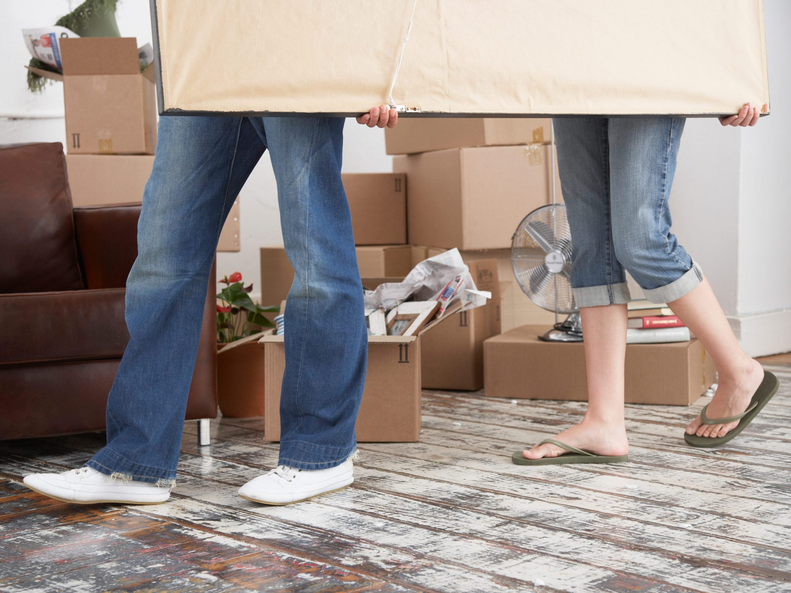 we-bought-the-house-next-door-to-our-rental-15-of-our-friends-and-family-helped-us-move-in-an-afternoon.