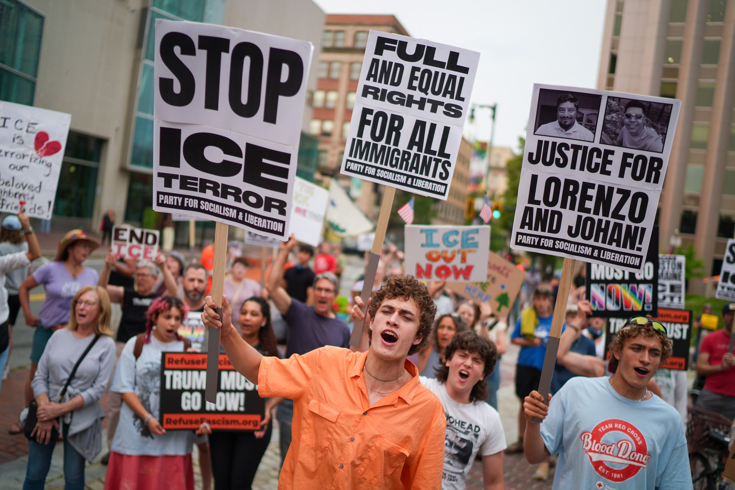 ice-has-been-dumping-protester-photos-into-a-palantir-database