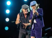 ac/dc-brings-out-foo-fighters’-dave-grohl-for-‘highway-to-hell’-at-metlife show
